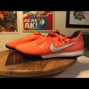 Nike phantom indoor soccer shoes men’s sz 8